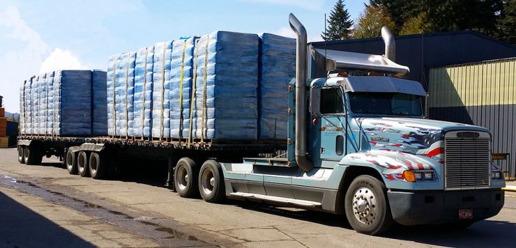 Easy Pick Shavings - Horse Bedding - Yoncalla Oregon Easy Pick Shavings - Truck